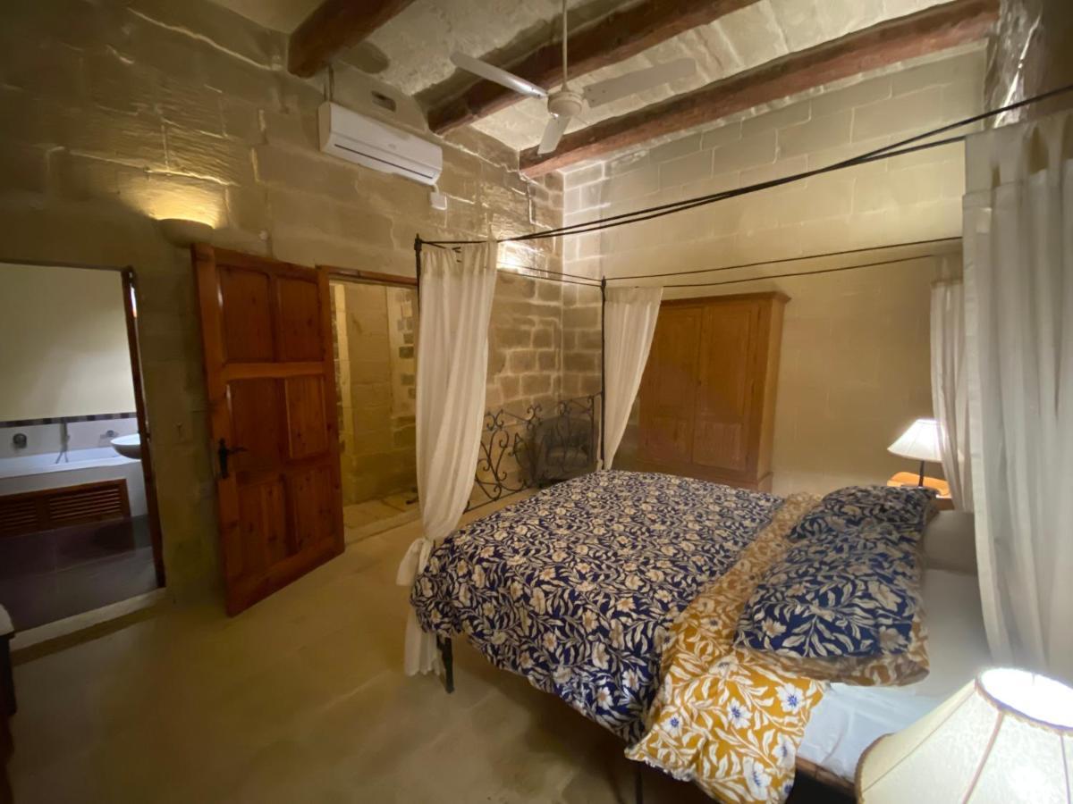 Farmhouse Razzett Cora วิกตอเรีย ภายนอก รูปภาพ