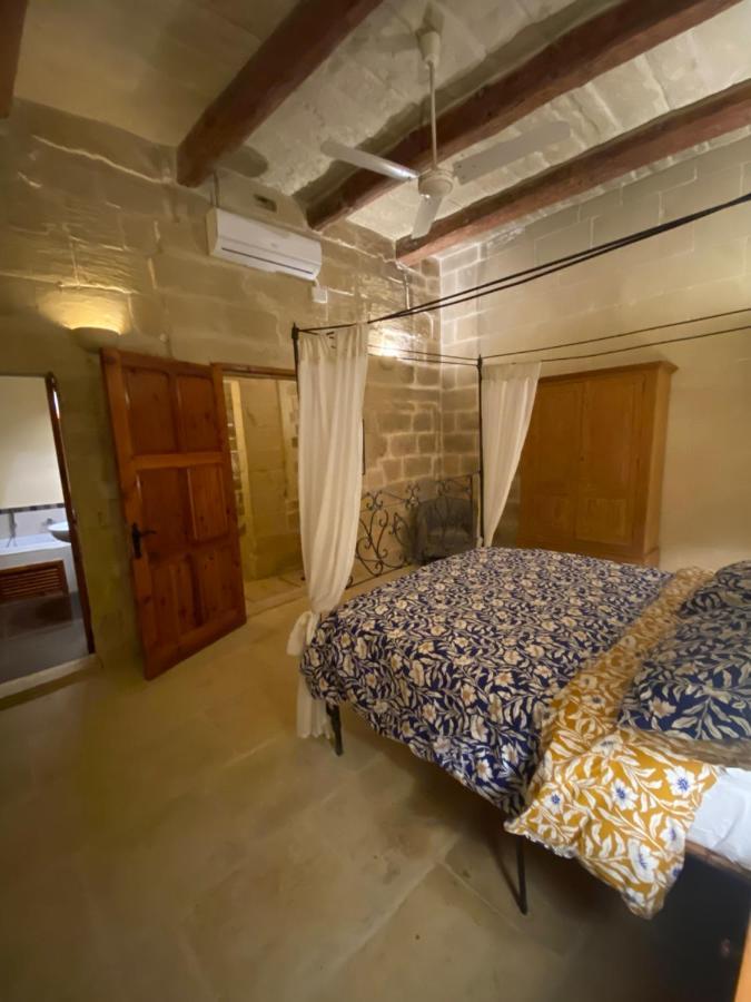 Farmhouse Razzett Cora วิกตอเรีย ภายนอก รูปภาพ